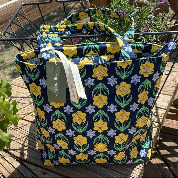 NWT VERA BRADLEY Sm. Original Zip Tote Inside/outside zip pockets. Zip closure - Picture 2 of 8